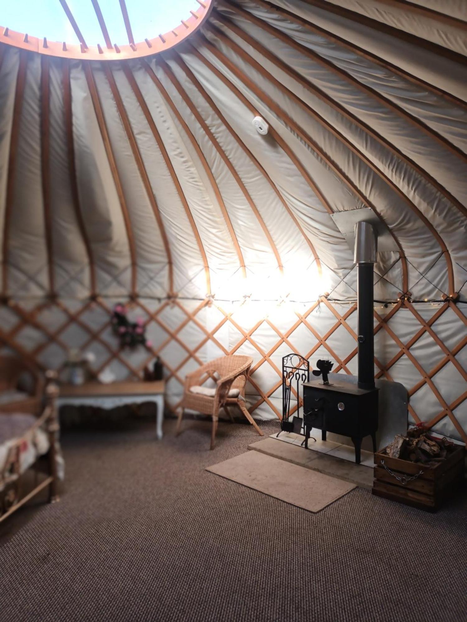 Gingerbread Cottage Yurts Dereham Exterior foto
