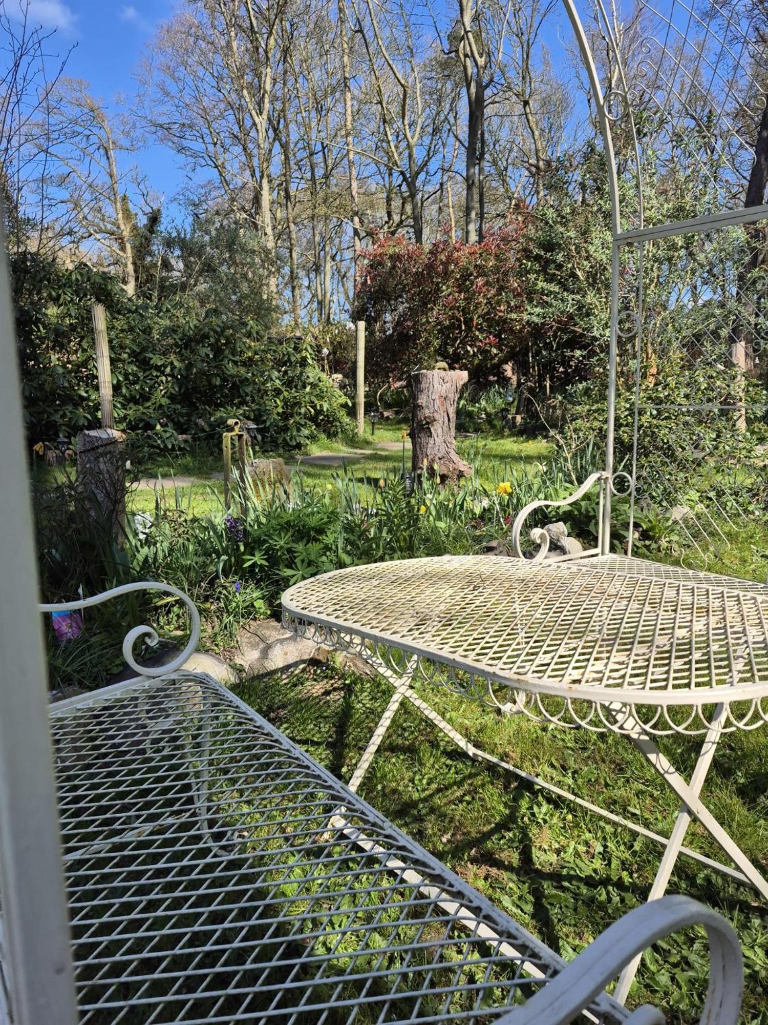 Gingerbread Cottage Yurts Dereham Exterior foto
